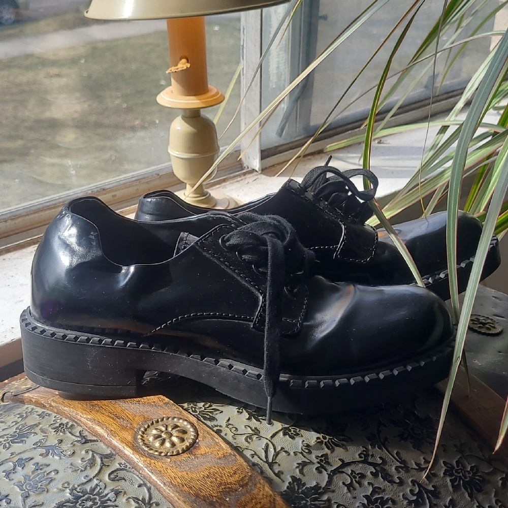 Prada Black Men's Oxfords - Picture 6 of 11